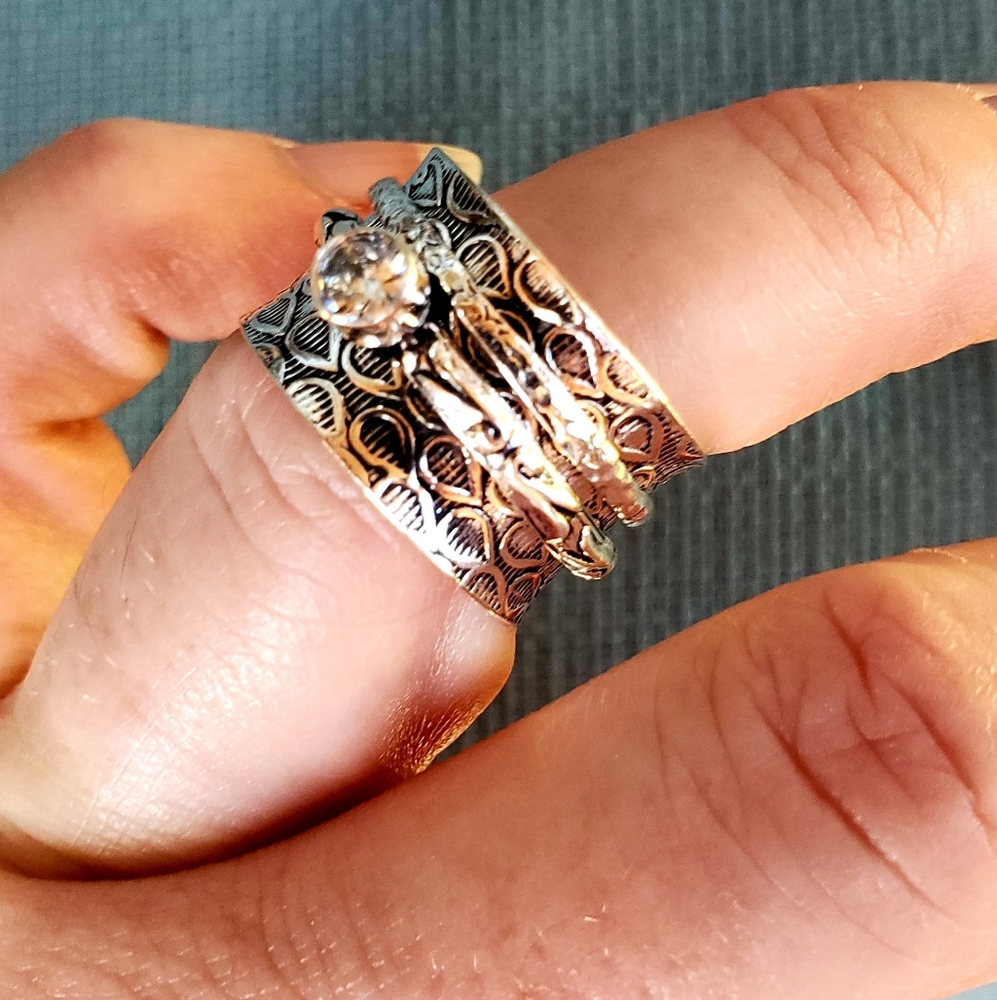 New White Topaz 925 Silver Spinner Meditation Ring.